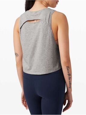 LULULEMON Cut Back Crop Tank in Heathered Core Light Grey Sz. Small